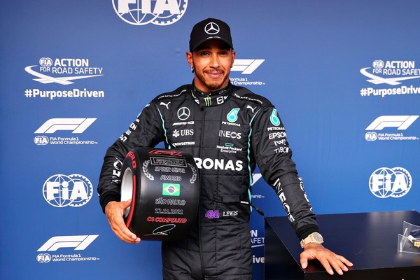 F1, rimonta super di Hamilton: "Mi sono divertito tantissimo in pista"