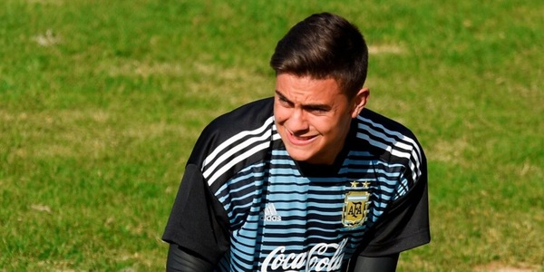 Atterraggio da brividi a San Juan per l'Argentina di Dybala