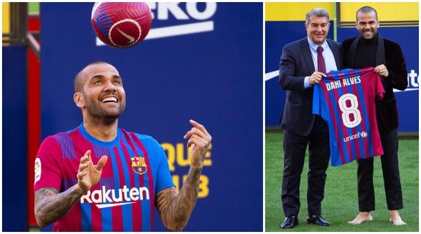 Dani Alves torna a Barcellona: sorrisi e palleggi a piedi nudi