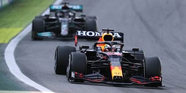 F1: respinta la richiesta di Mercedes, niente revisione dell'episodio Hamilton-Verstappen