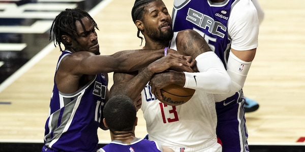 Nba, senza LeBron i Lakers vanno ko. Sconfitta all'overtime per i Clippers