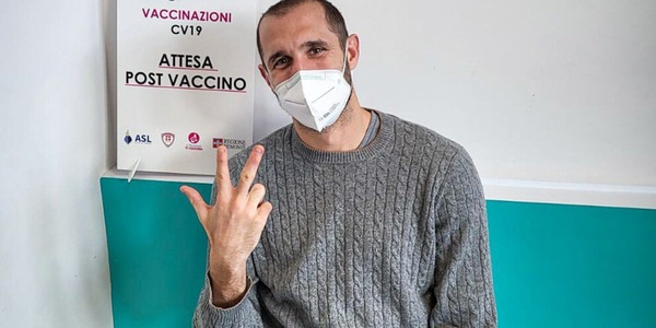 Vaccino, terza dose per capitan Chiellini: "Facciamo la nostra parte"