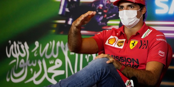 F1, Sainz : "Esordio in Ferrari positivo. Sogno il podio ad Abu Dhabi"