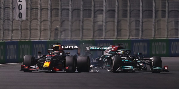 F1: due piloti a pari punti prima dell'ultima gara, l'unico precedente