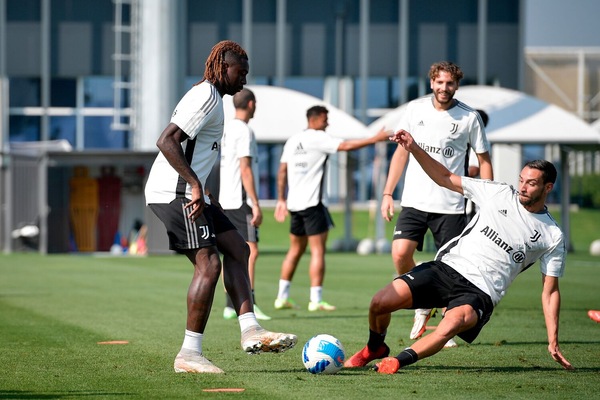 Juve-Malmoe, i convocati di Allegri: riecco De Sciglio, Kean ce la fa