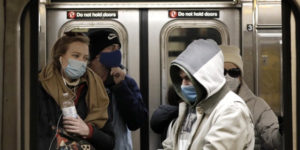 A New York torna l’obbligo delle mascherine al chiuso