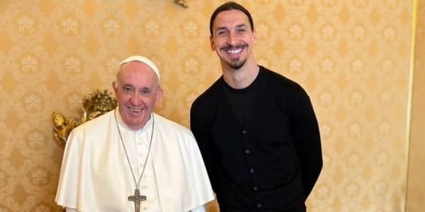 Ibrahimovic incontra Papa Francesco: “Peace and love”