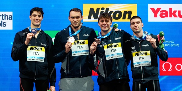 Mondiali vasca corta, doppio bronzo: 4x50 e Matteo Rivolta sul podio