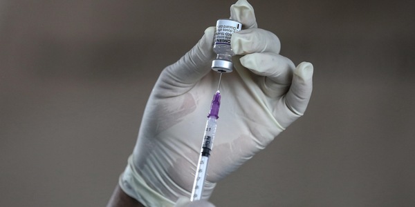 Covid, AstraZeneca: "Terza dose efficace contro Omicron"