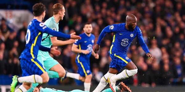 Lukaku illude il Chelsea: solo 1-1 col Brighton. Tre punti per il Manchester City