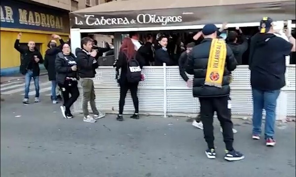 Villarreal-Juve, tifo caliente Juve davanti allo stadio del Villarreal