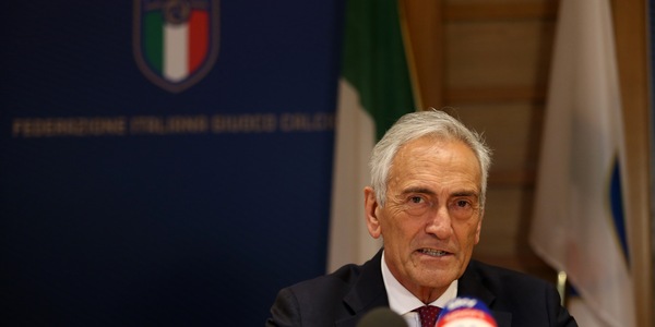 Figc, gare con 5 minuti di ritardo per solidarietà verso l'Ucraina