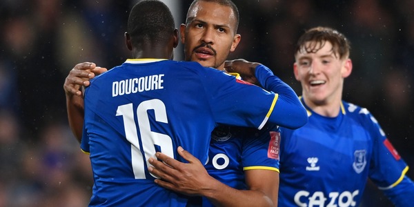 L'Everton va ai quarti di FA Cup: 2-0 al Boreham Wood