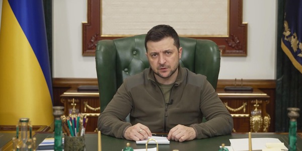 Zelensky a Johnson e Macron: "Fermiamo la guerra". Lavrov: "Possibile incontro con Putin”