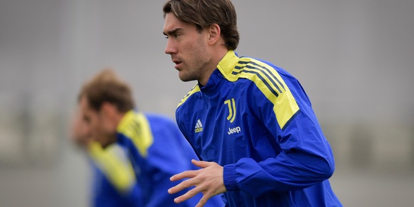 Vlahovic a parte con Zakaria e Alex Sandro: la Juve prepara l'Inter
