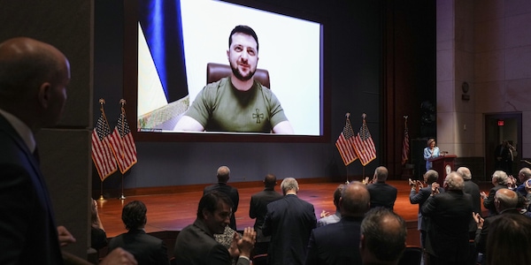 Zelensky, l’appello a Biden: “Viviamo l’11 settembre da tre settimane”