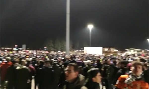 Juve-Villarreal, il pullman degli spagnoli accolto dai fischi del tifo juventino