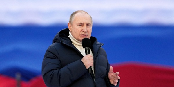 Putin allo stadio Luzhniki di Mosca: "Vero genocidio in Donbass"