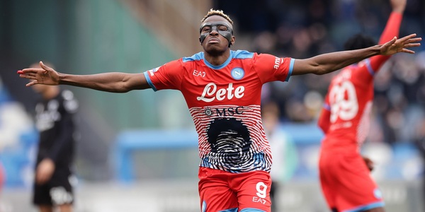 Osimhen super, il Napoli rincorre lo scudetto: Udinese battuta