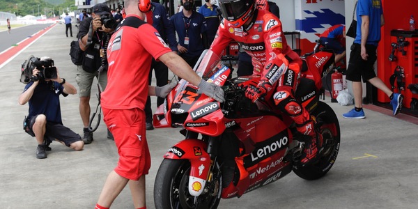 MotoGp: l'abbassatore consentito solo in partenza dal 2023