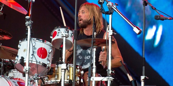 È morto Taylor Hawkins, batterista dei Foo Fighters: aveva 50 anni