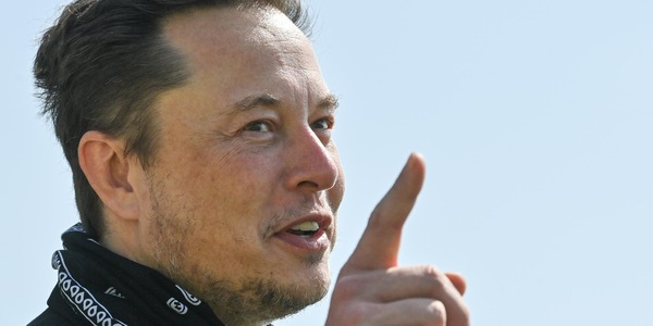 Elon Musk: "Vladimir Putin è molto più ricco di me"