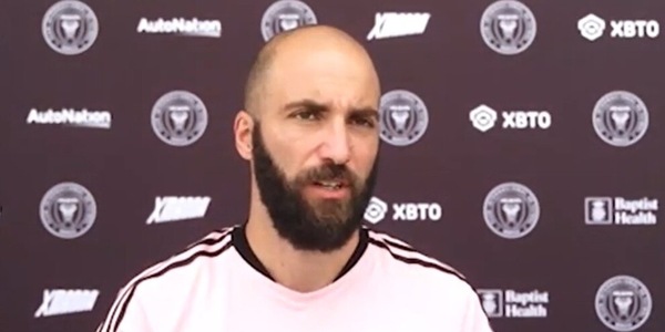 Higuain smentisce il padre: "Non gli ho mai detto che voglio ritirarmi"