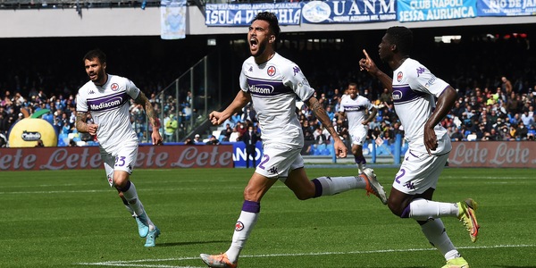 Il Napoli crolla, la Fiorentina vola con Gonzalez, Ikoné e Cabral