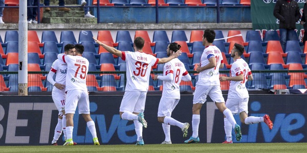Serie B, il Monza batte il Cosenza e aggancia la Cremonese al 2° posto