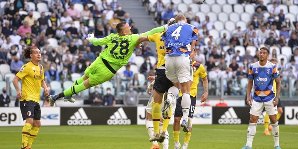 Juve-Bologna, De Ligt si ferma nella ripresa: le condizioni dell'olandese