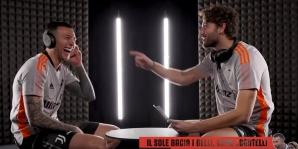 Juve, sfida speciale e risate tra Locatelli e Bernardeschi