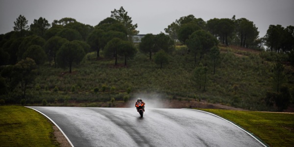 MotoGp, Gp Portogallo: Oliveira il più veloce nelle FP4, Bezzecchi terzo