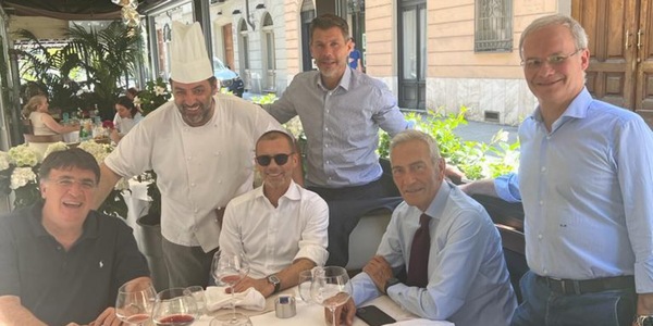 Rigantoncini ai tre pomodori e calice di Barolo: il pranzo Champions di Ceferin, Boban e Gravina