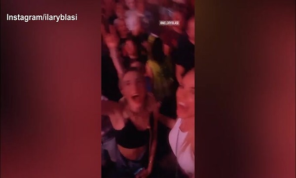 Ilary Blasi, che carica al concerto di Vasco Rossi!