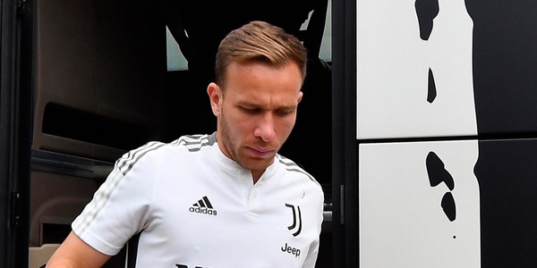Juve, l'agente di Arthur: "Piace al Valencia e lui vuole andare"