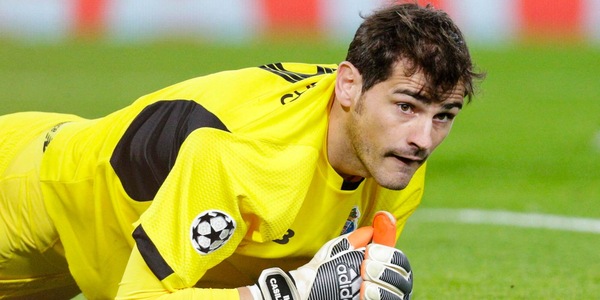 Clamoroso Casillas: "Sono gay", poi cancella e si scusa. I social si scatenano