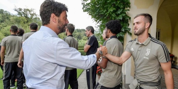 Pjanic cuore Juve: il saluto ad Agnelli e l’emozione dei tifosi