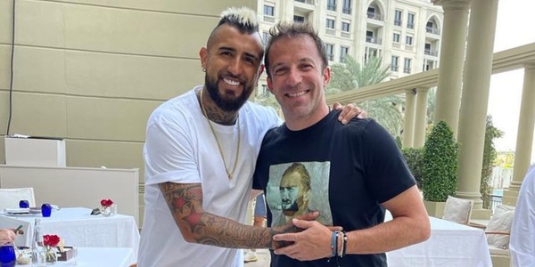 Juve, guarda chi c'è a Dubai: Vidal e Del Piero cuore a cuore