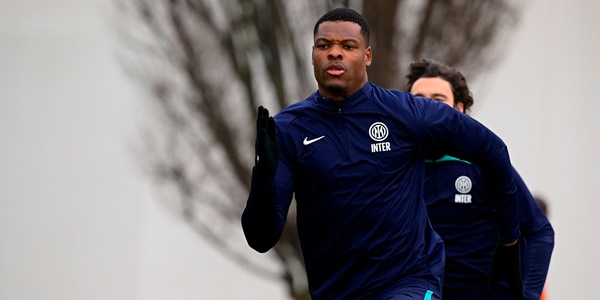 Dumfries torna nei piani Chelsea: l’Inter ci pensa, ma prende tempo