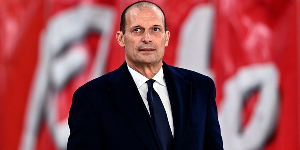 Il calcio stellare del Napoli ha spazzato via il corto muso Juve