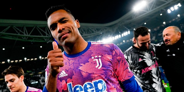 Juventus, rinnovo Alex Sandro: occhio alla clausola