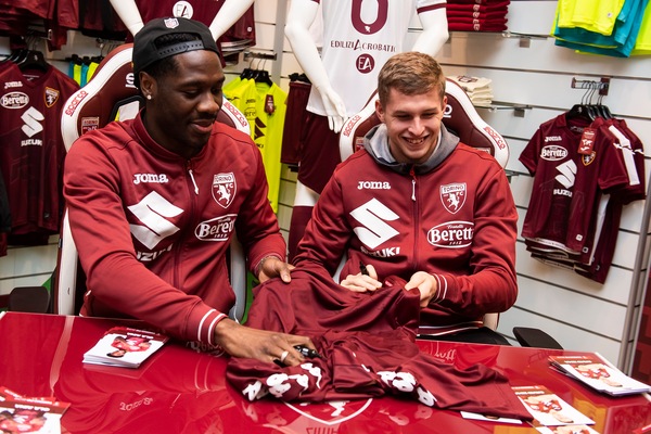 Toro, Aina e Zima al Torino Store