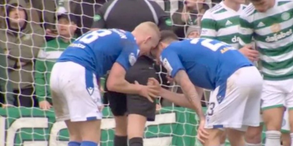 Scozia, il calcio di punizione e la morra cinese
