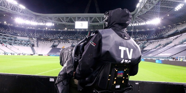 Diritti tv Champions League 2024-27 ancora a Sky e Amazon: tutte le novità