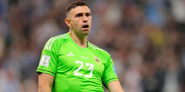 Juventus, idea Dibu Martinez per la porta: le manovre della dirigenza