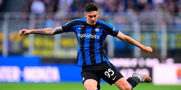 Bastoni a zero, Tinti avverte l'Inter: Contratti si fanno in due