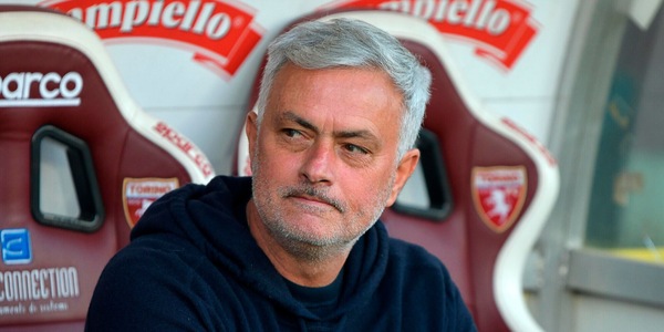 Mourinho, veleno sulla Juve: "Siamo in Italia, sicuri non abbia 59 punti?"