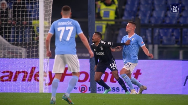 Milinkovic-Savic, l'intervento su Alex Sandro sul gol della Lazio