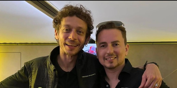 Valentino Rossi e Jorge Lorenzo fanno pace: sorpresa sui social