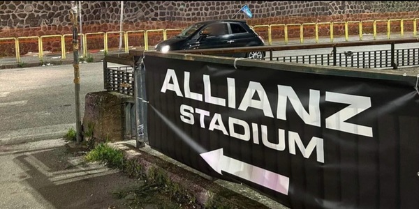 Napoli, sfottò squallido: lo stadio Juve paragonato al carcere di Poggioreale
